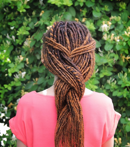 Haargeflecht mit Dreadlocks-Frisur