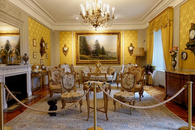 Foto habitación dentro del castillo de los montes le locle suiza