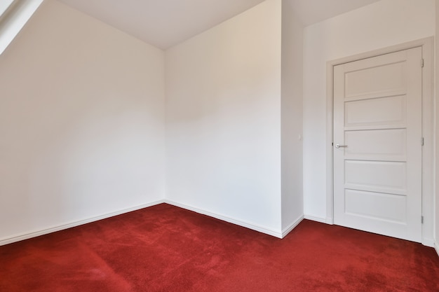 Foto habitación elegante con alfombra roja