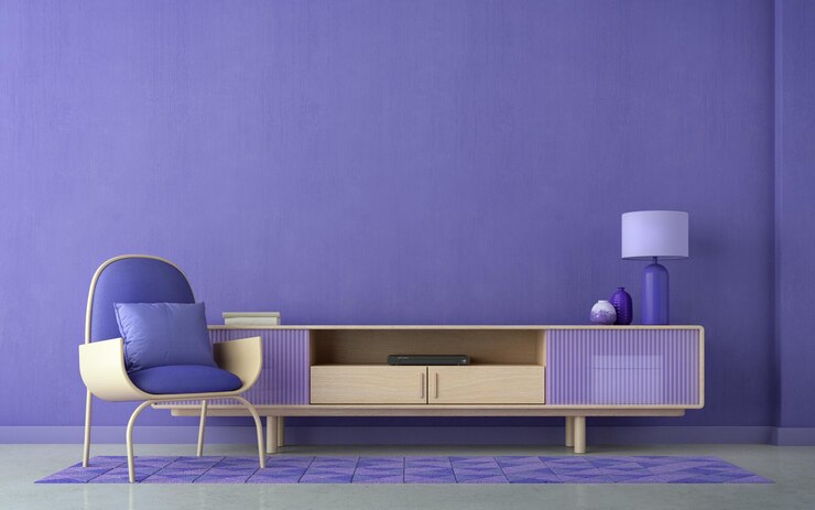 Habitación violeta Very Peri Chair Mueble de TV lámpara y pared vacía Interior de diseño moderno