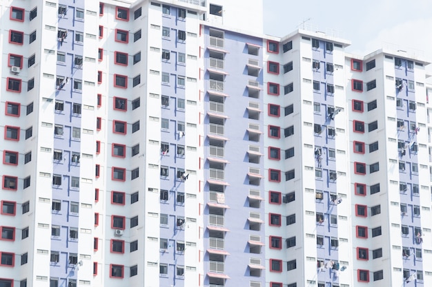 habitaciones edificio de condominios.