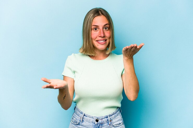 Foto hace que la báscula con los brazos se sienta feliz y confiada.