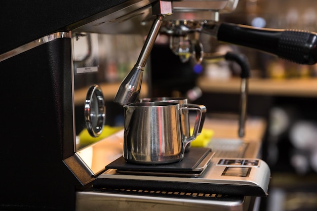 Foto hacer café en la cafetería máquina de café