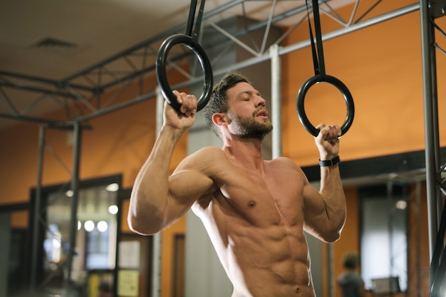 Hacer ejercicio en el gimnasio