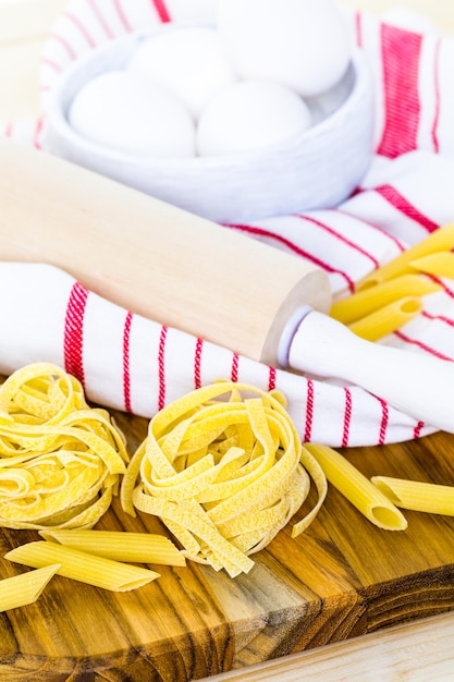 Hacer pasta casera con ingredientes orgánicos