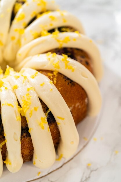 Foto hacer pasteles de limón, arándano y vainilla