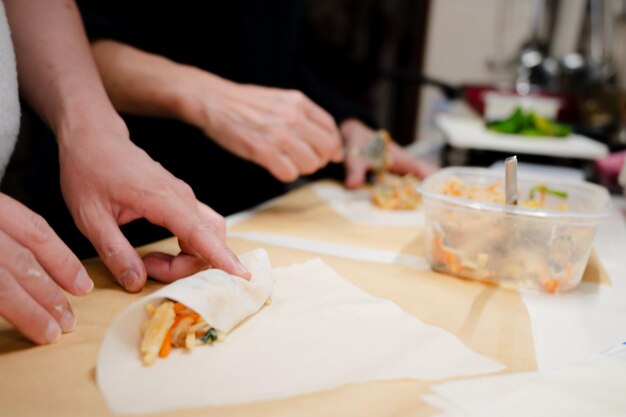 Hacer rollitos de primavera