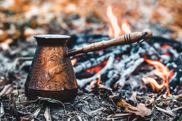 Haciendo café en la hoguera