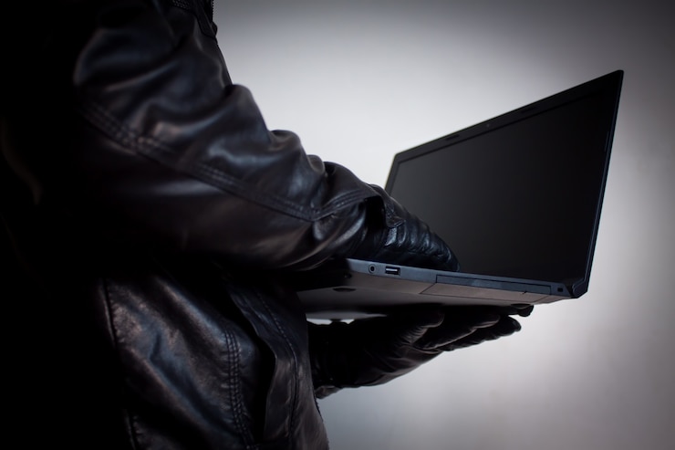 Foto hacker con computadora