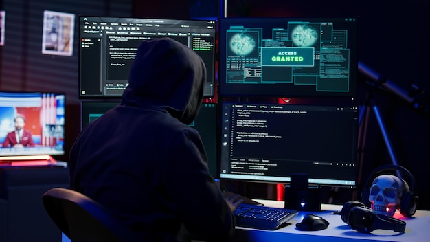 Hacker glücklich, nachdem er erfolgreich Computer-Sabotage mit Ransomware durchgeführt hat