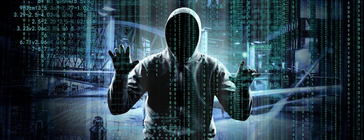 Foto hacker imprime un código en el teclado de una computadora portátil para ingresar al ciberespacio