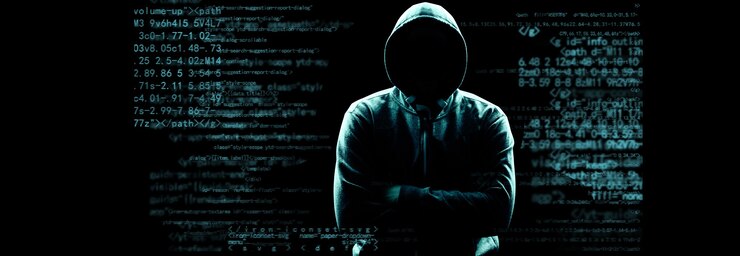 Foto el hacker imprime un código en un teclado de portátil para entrar en un ciberespacio