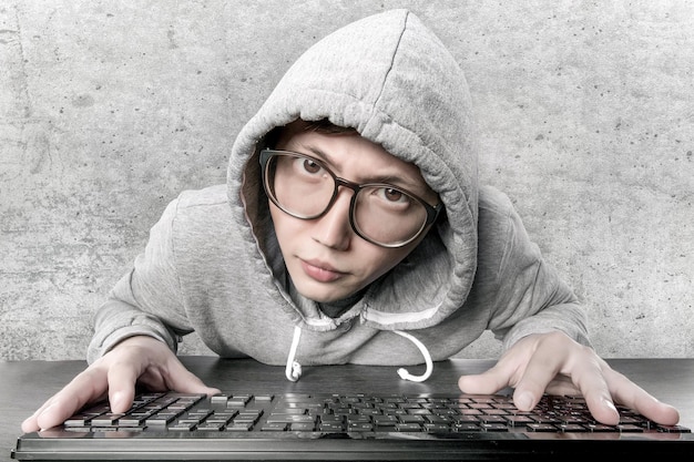 Hacker in der Haube