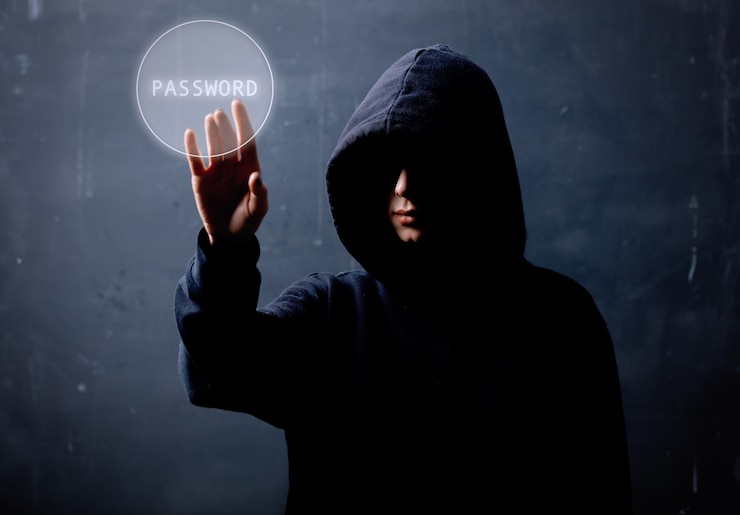 Foto hacker in the hood, concepto de seguridad de datos personales en internet
