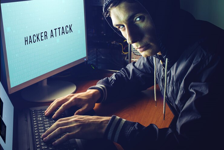 Foto hacker en la oscuridad rompe el acceso para robar información