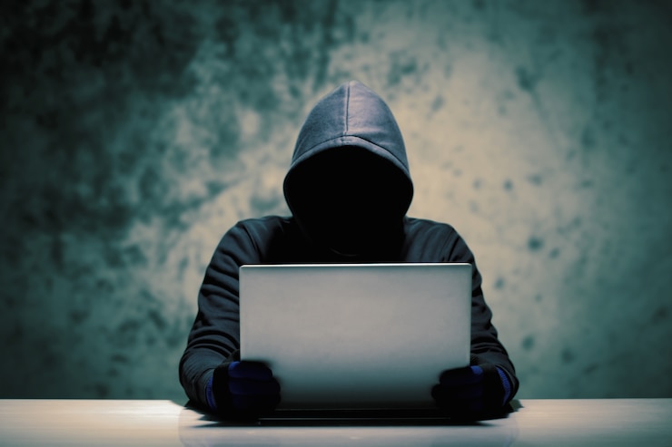 Foto hackers con robo de datos informáticos.