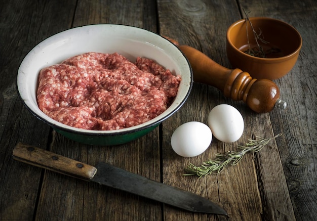 Foto hackfleisch in einer schüssel