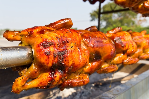 Hähnchen am Spieß gebraten