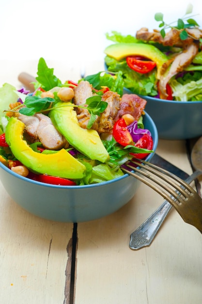 Hähnchen-Avocado-Salat