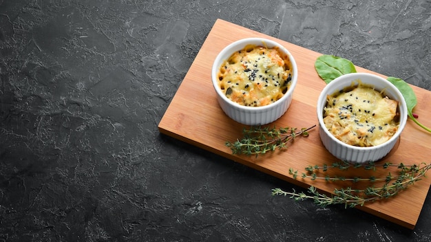 Hähnchenfilet mit Champignons und Käse Julien Draufsicht Freier Kopierplatz