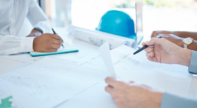 Hände der Architektur Blaupausendesign 3D-Immobilienbau Gebäude- und Ingenieurmodellplanung Zusammenarbeit des kreativen Teams bei der Entwicklung von Grundrissskizzenzeichnungen und Industrieprojekten
