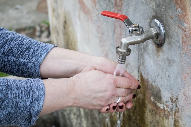 Hände waschen. Hände reinigen Hygiene