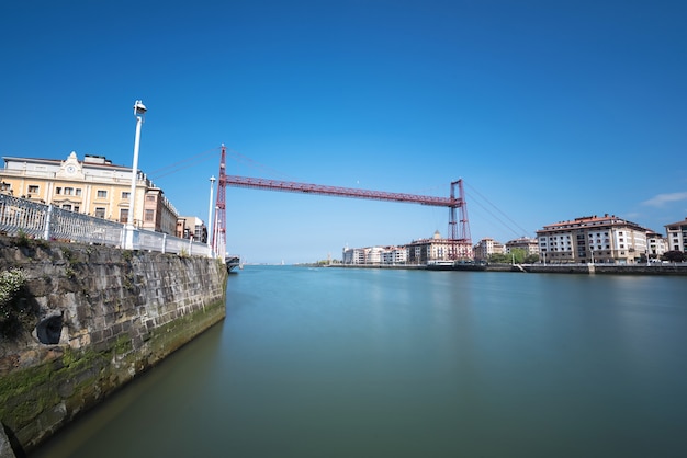 Hängebrücke und Nervion-Fluss Vizcaya in Portugalete, Bilbao, Spanien.