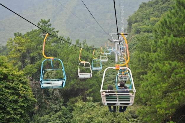 Hängende Drahtseilbahnen im China-Berg