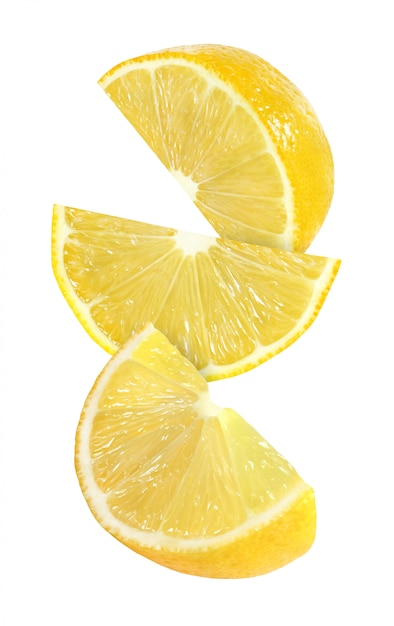 Hängendes, fallendes und fliegendes Stück Zitronenfrüchte lokalisiert