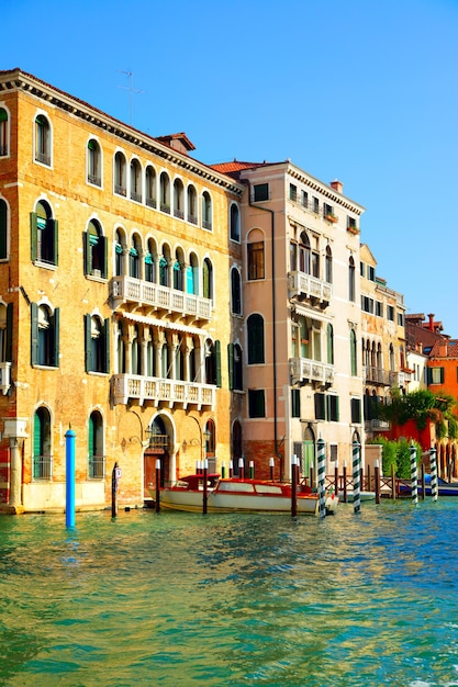 Häuser am Canal Grande in Venedig, Italien