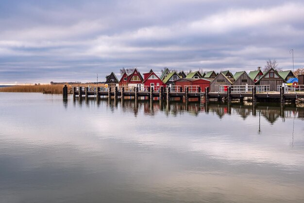 Foto häuser am meer gegen den himmel