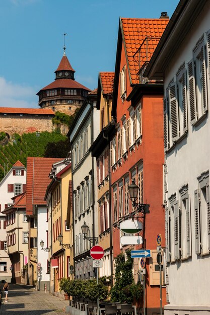 Foto häuser an der straße in der stadt gegen den himmel