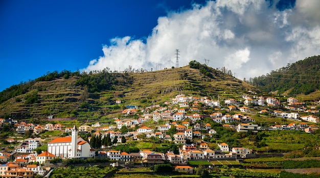 Häuser in den Vororten von Funchal