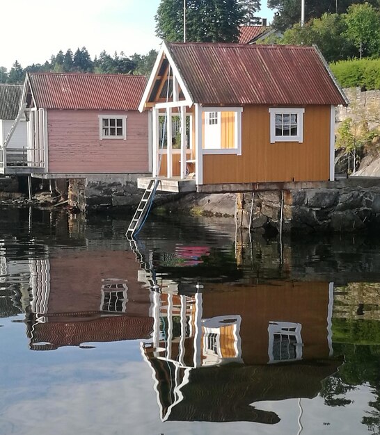 Foto häuser in einem see