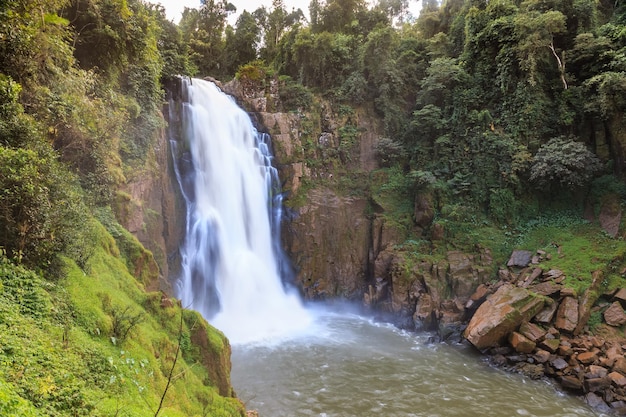 Haew narok cachoeira khao yai parque nacional tailândia