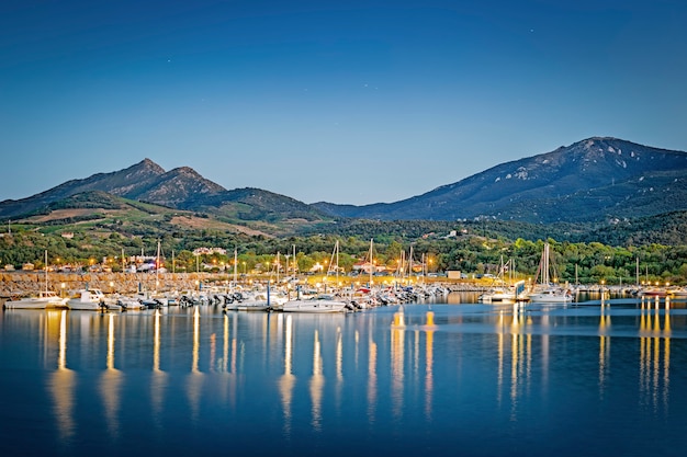 Hafen in Frankreich mit vielen Booten