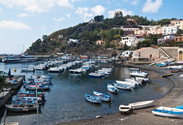 Foto hafen in ustica-insel, sizilien