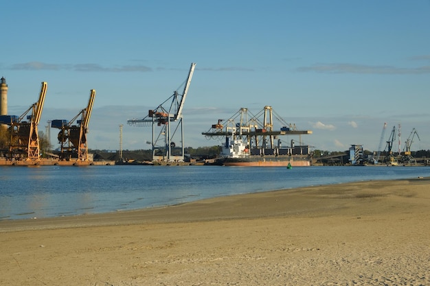 Hafenkräne Hafen der Industriezone