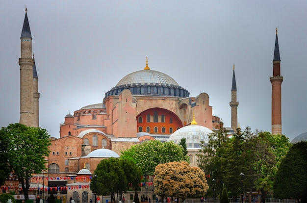 Hagia Sophia en día lluvioso en Estambul