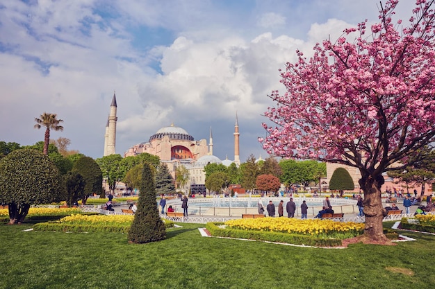 Hagia Sophia e fonte em Istambul, Turquia