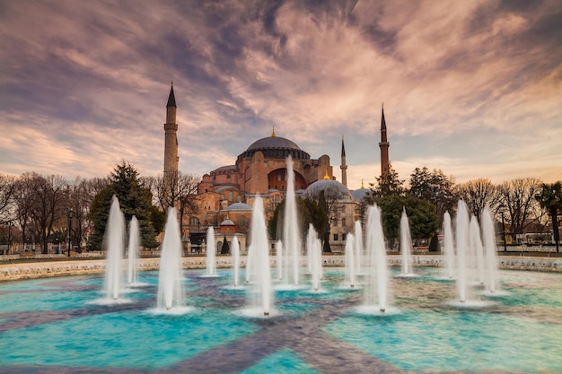 Hagia Sophia en la noche en Estambul Turquía