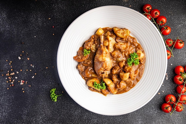 Hahn im Wein Küche Gemüse, cgicken Fleischgericht Mahlzeit Essen Snack auf dem Tisch Kopie Raum Essen