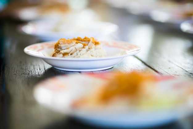 Hainanese Hühnchenreis, Thai Gourmet gedämpftes Hühnchen mit Reis