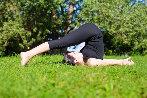 Halasana - Pflughaltung