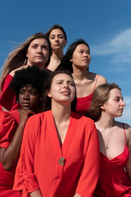 Foto halbstarke frauen im freien