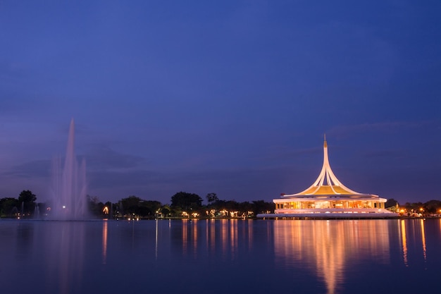 Hall Ratchamongkhon Suan Luang Rama 9 Park and Botanical Garden es el más grande de Bangkok