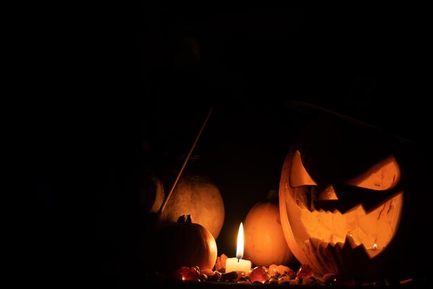 Foto halloween conjunto com uma cabeça de abóbora