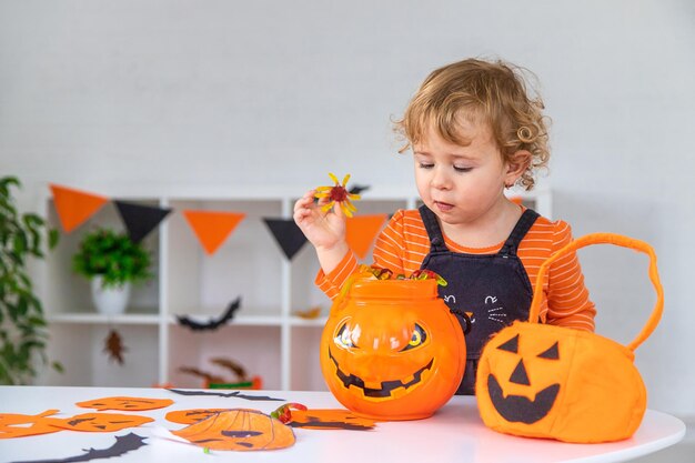 Halloween crianças em casa férias alegria Foco seletivo Crianças