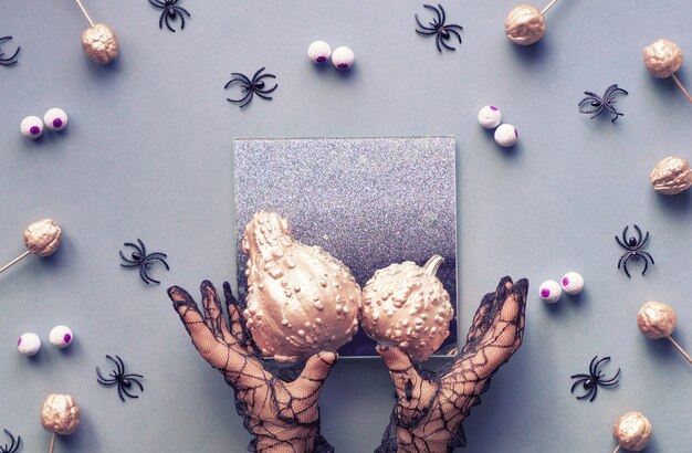Halloween criativo plana leigos em cinza e rosa com aranhas e olhos doces