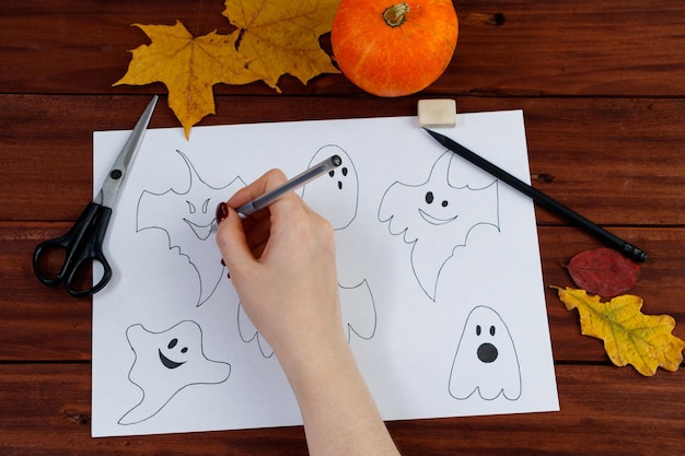 Halloween DIY Instruções passo a passo sobre como desenhar fantasmas engraçados